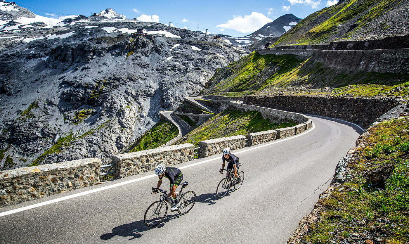 Jak połączyć kolarstwo z podróżowaniem? Najlepsze kierunki w Europie poza szczytem sezonu.
