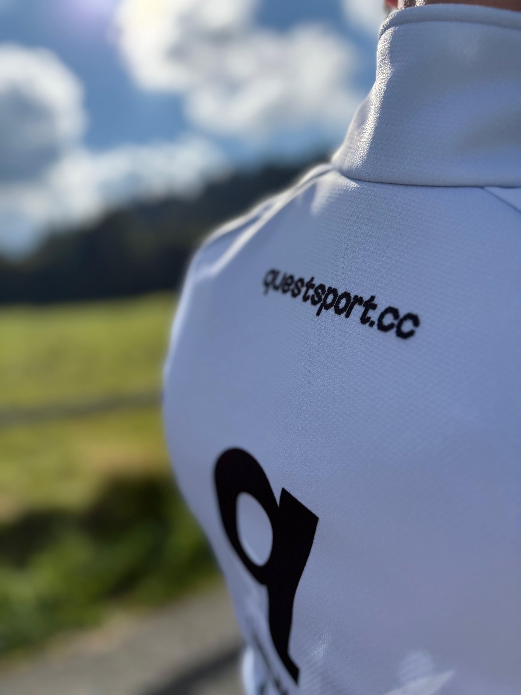 Łukasz Madejski – nasz najbardziej nieoczywisty kolarz. Zawsze bez majtek, ale zawsze w kasku.